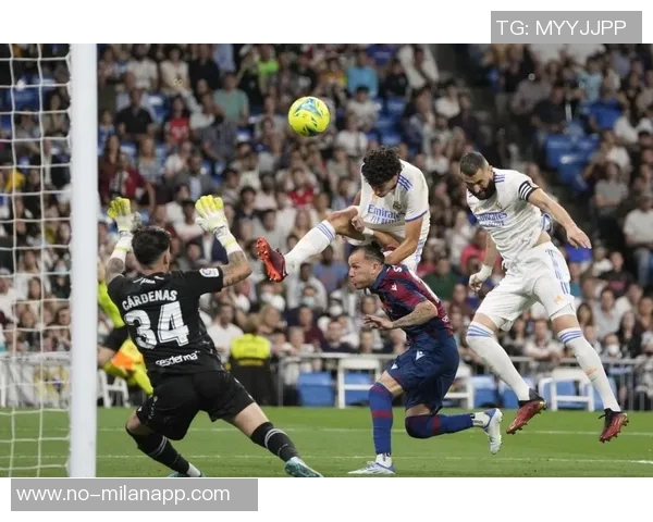 锁定胜局莱万特后场失误助攻格列兹曼轻松梅开二度